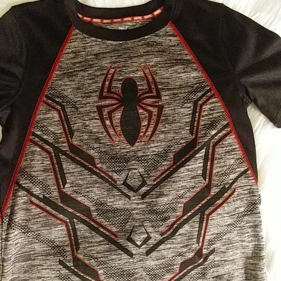 Marvel Spiderman T Shirt - Picture 2 of 5